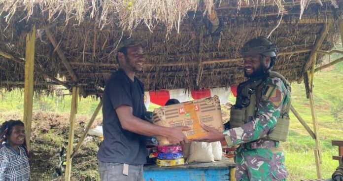 Hadirkan Kebahagiaan di Pegunungan Papua Habema Bagikan Sembako untuk Warga Mbua