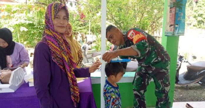 Kodim 1427_Pasangkayu Dampingi Posyandu Rambutan di Dusun Karya Makmur