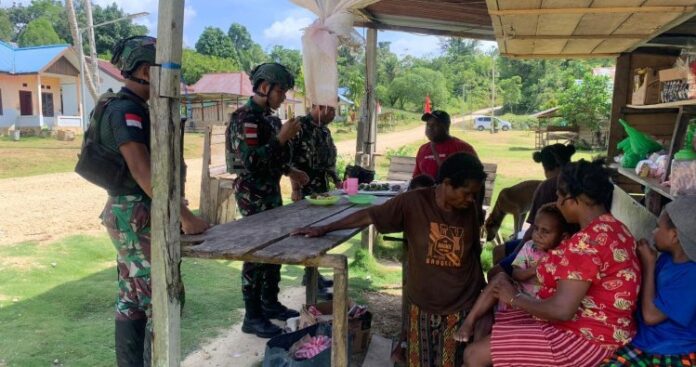 Minggu Berbagi Satgas Yonif 501_BY, Harmoni TNI dan Masyarakat Maybrat
