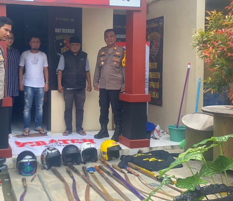 Petugas-Polsek-Sumberjaya-jajaran-Polres-Majalengka-amankan-barang-bukti-hasil-penggerebekan-rumah-kosong