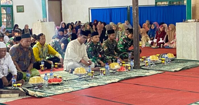 Satgas Yonif 756_WMS Menghadiri Peringatan Isra Mi'raj Nabi Muhammad SAW 1446 H di Masjid Al - Mubaraak Enarotali