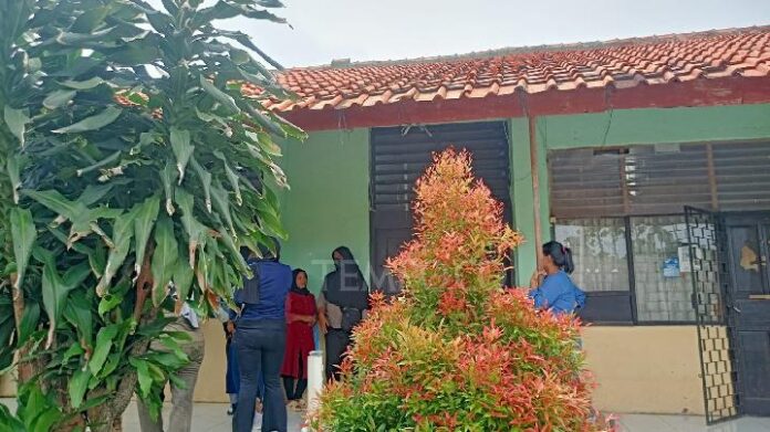 Sejumlah-orang-tua-siswa-SMKN-3-Depok-datangi-sekolah-untuk-mengambil-ijazah-anaknya