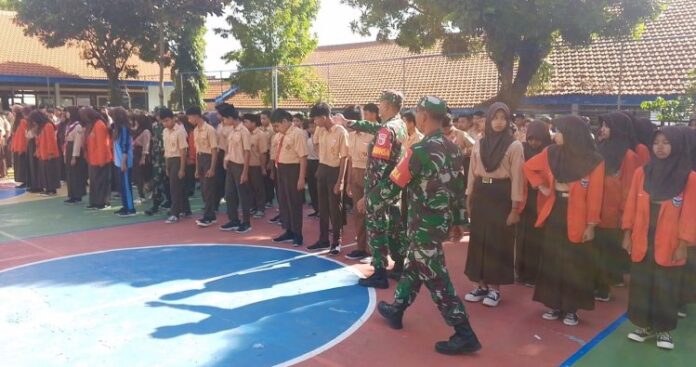 Bati Bakti Koramil 0804_02 Magetan Mengadakan Pelatihan PBB untuk Siswa SMPN 1 Sidorejo