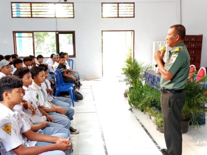 Danramil 0824_01 Patrang Tanamkan Nilai Kebangsaan dalam Kegiatan P5 di SMK Berdikari
