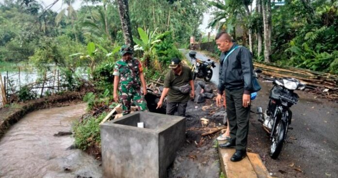 Danramil 0824_16 Tanggul Kunjungi Desa Selodakon, Sosialisasikan Serapan Gabah dan Pengecekan Irpom