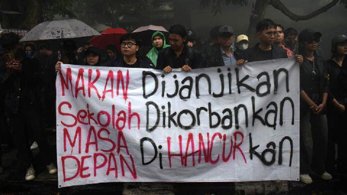 Demo Mahasiswa Serentak Tuntut Prabowo Tinjau Ulang Program Makan Bergizi Gratis