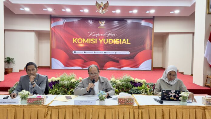 Anggota-KY-selaku-Ketua-Bidang-Rekrutmen-Hakim-KY-Muhammad-Taufiq-HZ