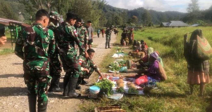 Bantu Tingkatkan Perekonomian Masyarakat, Satgas Yonif 756_WMS Lakukan Ini!