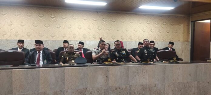 Dandim 0824_Jember Hadiri Rapat Paripurna DPRD Jember untuk Serah Terima Jabatan dan Pidato Perdana Bupati Jember1