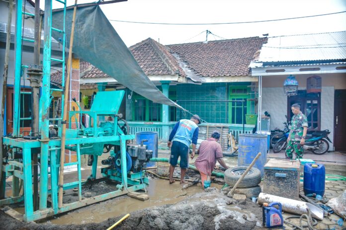 Dandim 0824_Jember Memantau Sumur Bor di Ajung Mendukung Program TNI AD Manunggal Air sebagai Wujud Kepedulian TNI kepada Rakyat