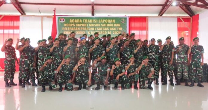 Dandim 1710_Mimika Memimpin Acara Tradisi Korps Raport Masuk Satuan dan Pelepasan Personel Satgas BGC TNI Konga XXXIX-G Monusco TA 2024
