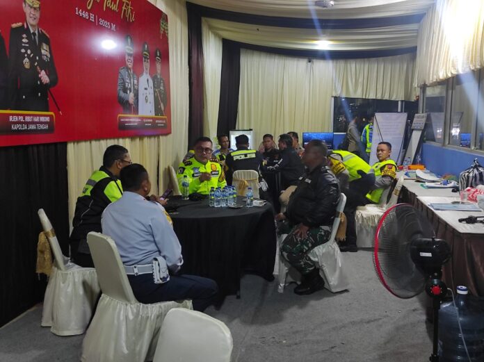Dandim Kebumen bersama Kapolres tinjau Pos Pam di Gombong
