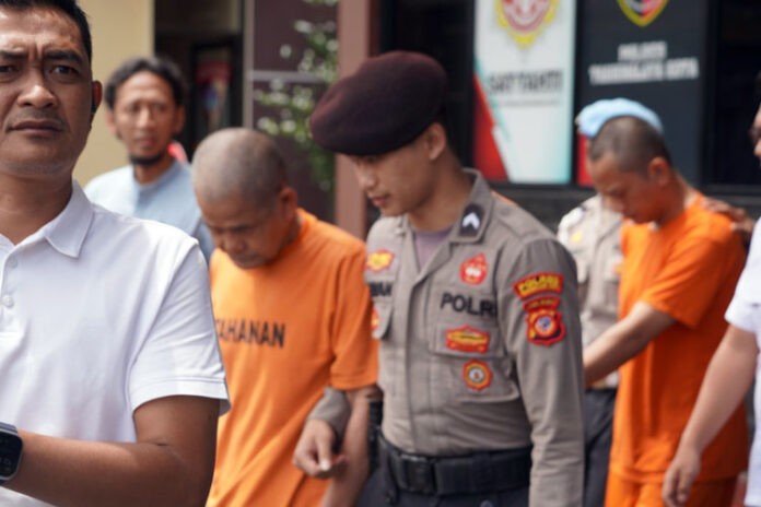 Dua-remaja-pelaku-kebrutalan-saat-diamankan-Polres-Tasikmalaya-Kota