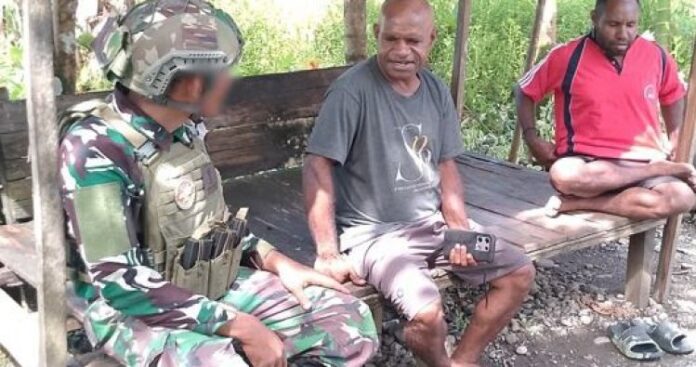 Membangun Hubungan Emosional di Papua Prajurit Marinir Mempererat Persaudaraan dengan Warga Dekai