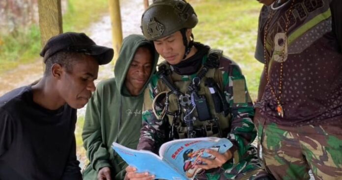 Mengatasi Buta Aksara, Prajurit Lintas Udara 432_WSJ Luncurkan Gubuk Baca di Pedalaman Papua