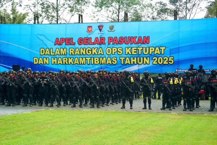 Pasukan-Pelopor-Korbrimob-Polri-melaksanakan-Apel-Gelar-Pasukan-Operasi-Ketupat-serta-Harkamtibmas-tahun-2025