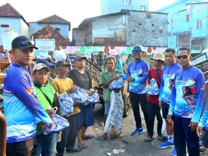 Perwira-Yonkapa-2-Marinir-melaksanakan-kegiatan-Baksos-Ramadan-Penuh-Berkah
