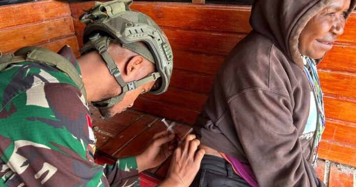 Satgas Yonif 509 Kostrad Laksanakan Pengobatan Gratis, Mama Papua Terharu Mendapat Perhatian