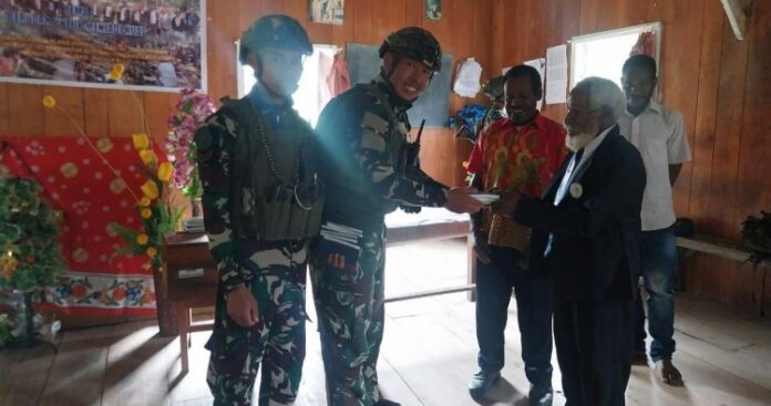 TNI Hadir, Senyum Anak-Anak Sinak Mengembang
