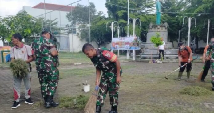 TNI-Polri dan Masyarakat Bersinergi Jaga Kebersihan Lingkungan