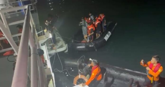 Bakamla RI Evakuasi 12 Kru Kapal Terbakar