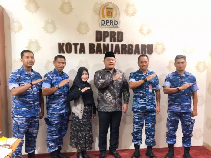 Danlanud Sjamsudin Noor Kolonel Pnb Suparjo bersama rombongan melaksanakan kunjungan silaturahmi ke kantor DPRD Kota Banjarbaru