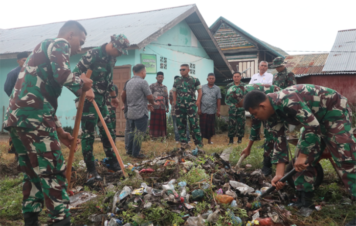 Danrem 011 Lilawangsa Kolonel Inf Ali Imran meninjau kegiatan gotong royong di asrama Dayah Darul Ijabah Ratu Nahrisyah, Desa Kuta Krueng, Kecamatan Samudera, Kabupaten Aceh Utara