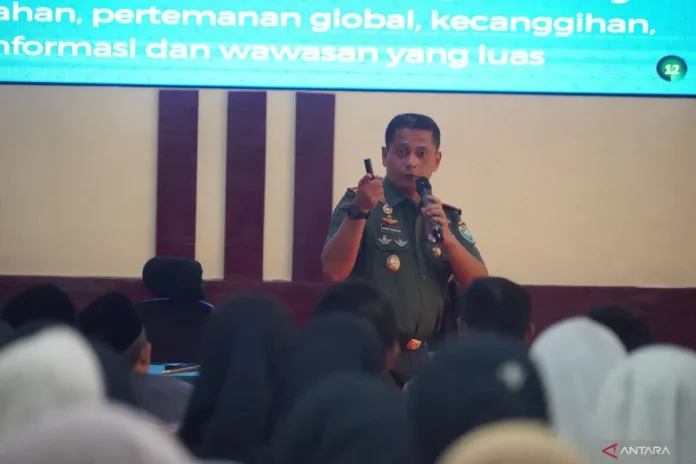 Danrem 012 Teuku Umar Kolonel Inf Benny Rahadian menyampaikan kuliah umum tentang bela negara dan ilmu kepemimpinan di Aula Gedung Pendidikan Terintegrasi STAIN Teungku Dirundeng Meulaboh