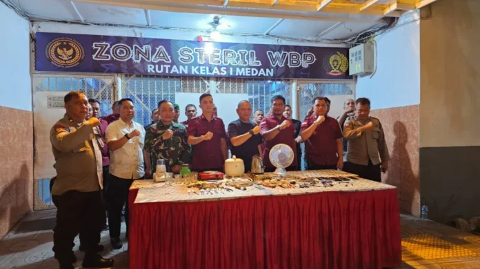 Ditjenpas Sumut dan TNI_Polri Razia Rutan Kelas 1 Medan