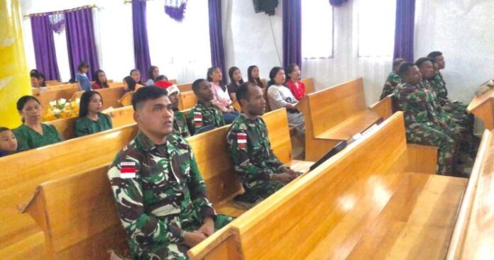 Kebersamaan Masyarakat Bersama Satgas Yonif 756_WMS
