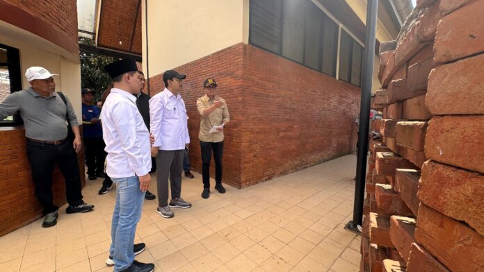 Mensos-RI-Saifullah-Yusuf-alias-Gus-Ipul-meninjau-lokasi-Sekolah-Rakyat-(SR)-di-Kabupaten-Mojokerto