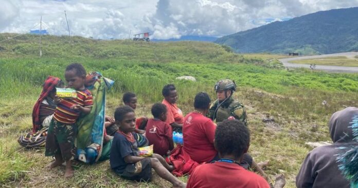 Pelukan Kemanusiaan di Kaki Pegunungan Papua