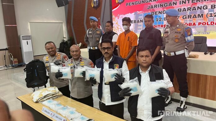 Polda Riau gagalkan penyelundupan 12,8 kg sabu yang akan dikirim ke Surabaya
