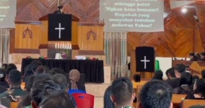 Satgas Yonif 756_WMS Hadiri Perayaan Hari Raya Paskah Bersama Masyarakat