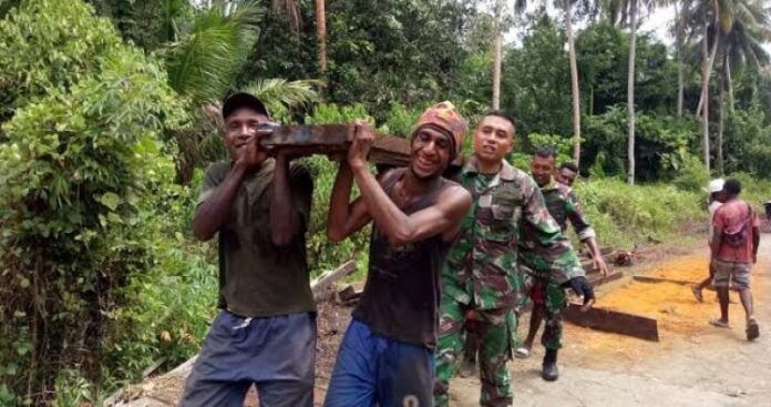 TNI di Garda Terdepan Papua Membangun dengan Hati