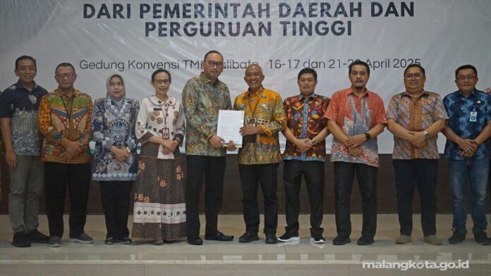 Tim Pemkot Malang yang dipimpin oleh Sekda Kota Malang, Erik Setyo Santoso, menghadiri Desk Sekolah Rakyat bersama Kementerian Sosial di Jakarta