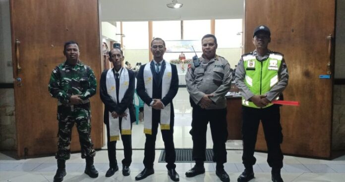 Warga Rayakan Ibadah Paskah, Ini Yang Dilakukan Anggota Koramil!