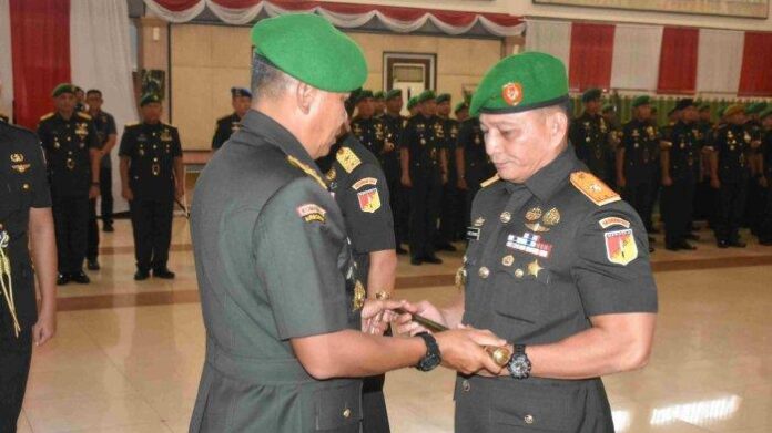 Brigjen TNI Hardo TP Sihotang resmi menjabat sebagai Danrem 133 Nani Wartabone menggantikan Brigjen TNI Hari Pahlawantoro yang kini bertugas sebagai Staf Khusus Kasad