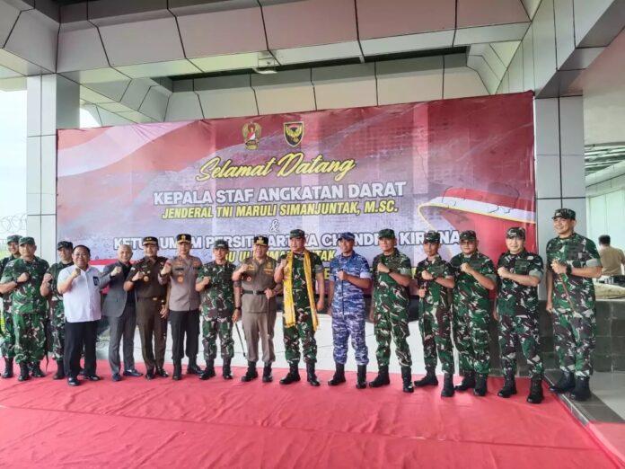 Menyambut kedatangan Kasad Jenderal TNI Maruli Simanjuntak di Bandara Depati Amir, Kota Pangkalpinang-2