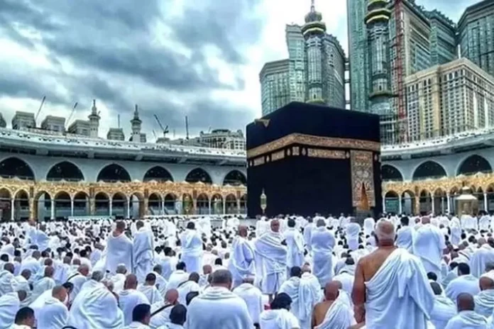 Suasana sekitar Kabah, di dalam Masjidil Haram, Arab Saudi, saat ibadah haji