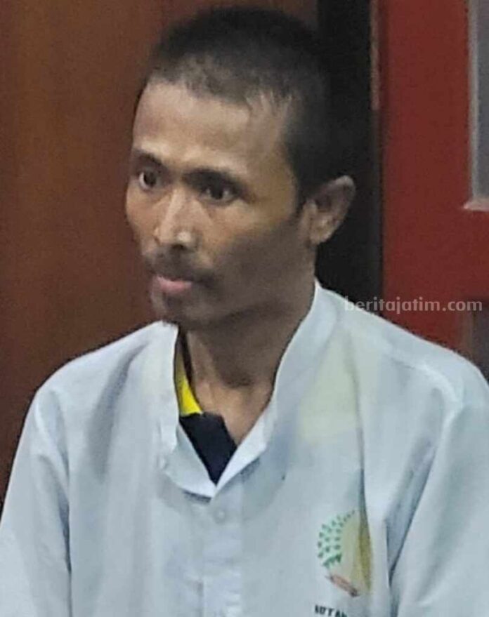 Terdakwa Sugeng Santoso saat menjalani sidang di PN Surabaya