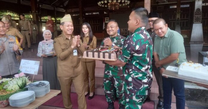 Beri Kejutan, Dandim 0722_Kudus Ucapkan Selamat Ulang Tahun ke-56