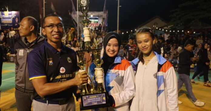 Dandim 0804_Magetan Saksikan Final Turnamen Bola volly
