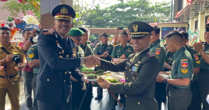 HUT Bhayangkara Ke-79, Kodim 0716_Demak Berikan Kejutan ke Polres Demak