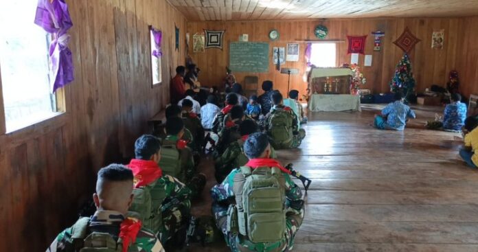 Ibadah Bersama di Beoga TNI dan Warga Papua Satukan Hati dalam Damai