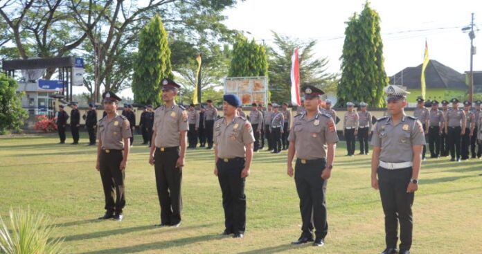 Kapolres Sumbawa Barat Pimpin Upacara Kenaikan Pangkat