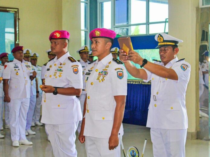 Upacara Sertijab Komandan Detasemen Markas (Dandenma) Lantamal XII yang dilaksanakan di Lobby Mako Lantamal XII, Kabupaten Mempawah, Kalimantan Barat
