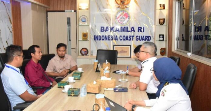 Bakamla RI Selamatkan 8 ABK WNI Korban TPPO di Korea Selatan