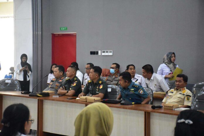 Kepala Hukum Militer Korem 132 Tadulako Mayor Chk Irawan menghadiri rapat persiapan peringatan HUT ke-80 Kemerdekaan RI di Ruang Rapat Kantor BPKAD Provinsi Sulteng