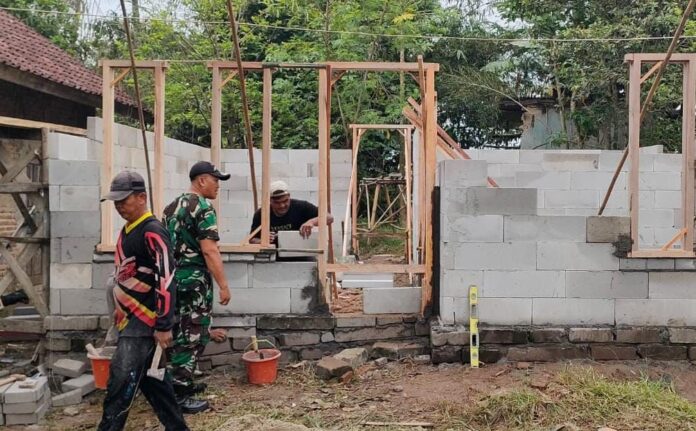 Koramil 0602-21_Kopo Akan Selesaikan Program Rehap Rutilahu Tepat Waktu